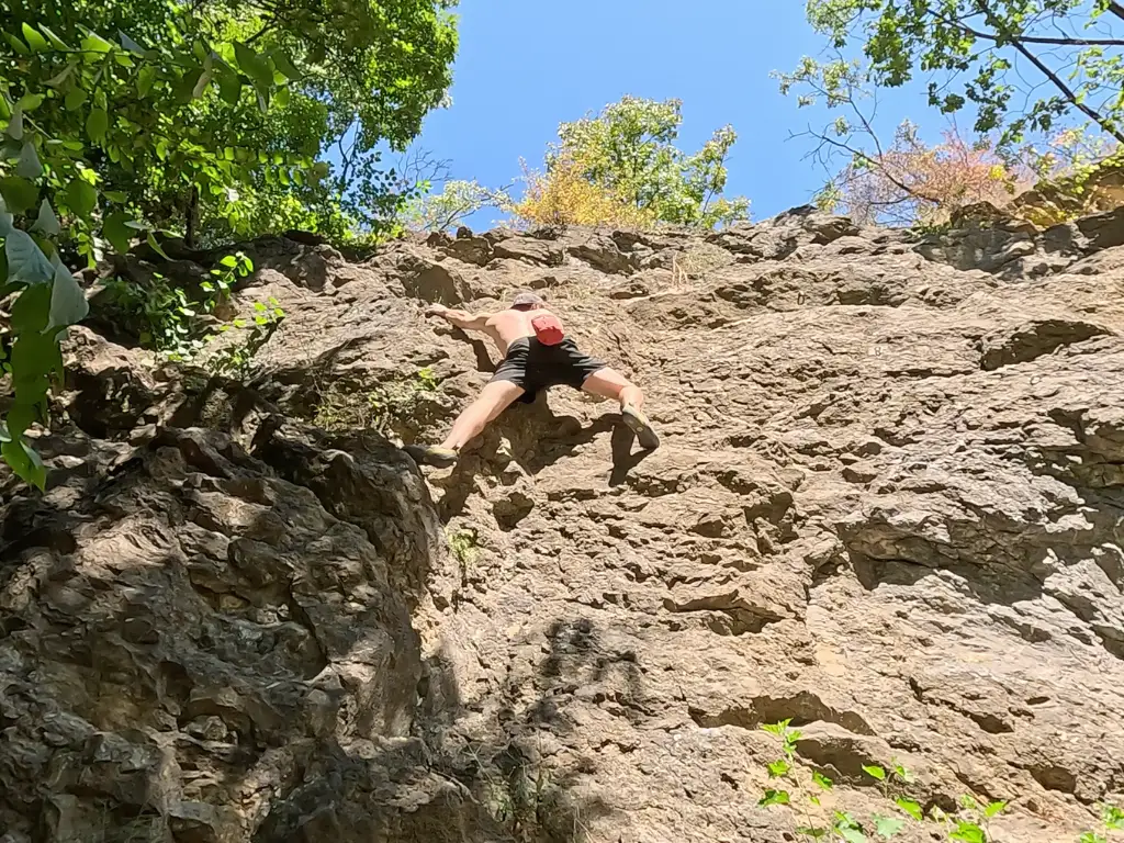 Free Solo Bouldering
