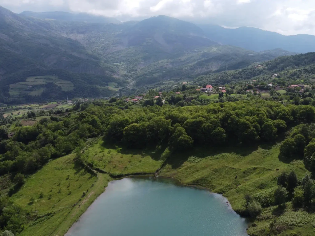Funar, Albania